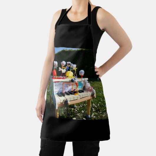 Fubby's op piano die muziek maken en dansen. schort (Insitu)