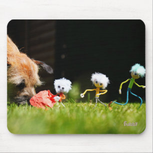 Fubby's spelen een persiflage met hond als stier. muismat