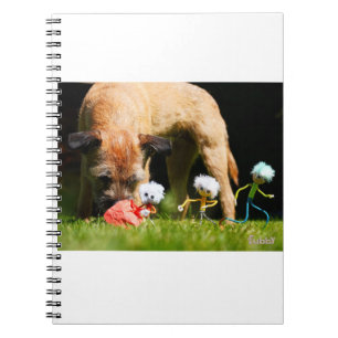 Fubby's stier scene spelend met een Hond. Notitieboek