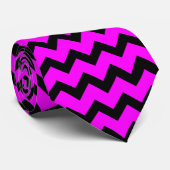 Fuchsia and Black Zig Zag Striped Stropdas (Opgerold)