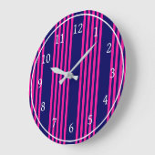 Fuchsia and navy blue vijf strepen patroon grote klok (Hoek)