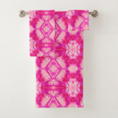 Fuchsia and Pastel Pink Tie Dye Pattern Bad Handdoek (Insitu)