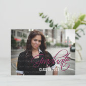 Fuchsia Elegant Script Photo Afstuderen Invite Kaart (Staand voorkant)