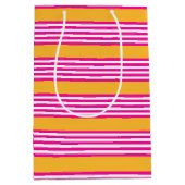 Fuchsia en geel vijf strepen patroon medium cadeauzakje (Voorkant)