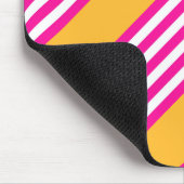 Fuchsia en geel vijf strepen patroon muismat (Hoek)