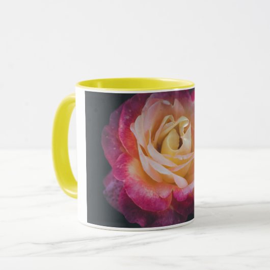 Fuchsia en gele roos mok (Voorkant links)