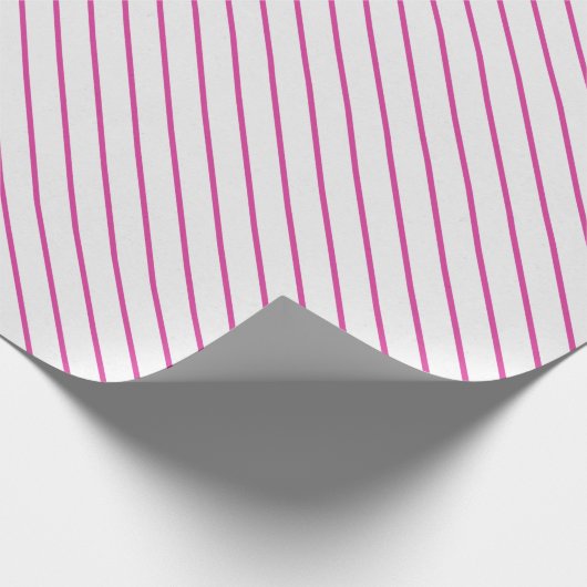 Fuchsia en witte diagonale gestreepte geschenkverp cadeaupapier (Hoek)