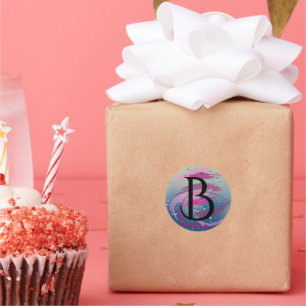 Fuchsia en zachte roze penseelstreken B Monogram Ronde Sticker