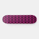 Fuchsia- en zwart diamantpatroon persoonlijk skateboard (Horizontaal)