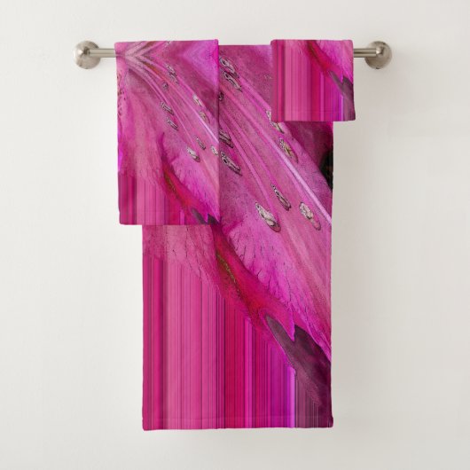 Fuchsia fantasy bad handdoek (Insitu)