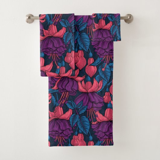 Fuchsia in blauw en paars bad handdoek (Insitu)