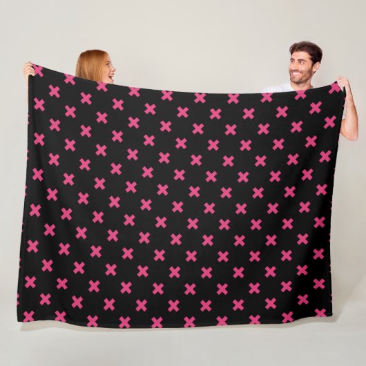 Fuchsia kruisstift zwart fleece deken (In situ)