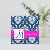 Fuchsia Navy Blue Damask Monogram Uitnodiging (Staand voorkant)