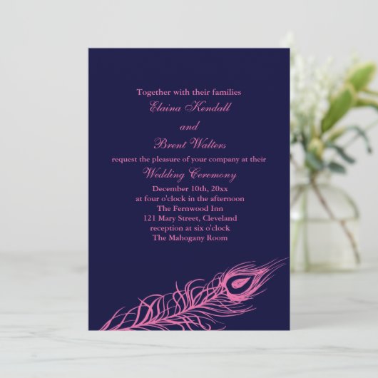 Fuchsia & Navy Feathers Wedding Invitation Kaart (Staand voorkant)