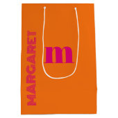 Fuchsia & orange custom initial name modern medium cadeauzakje (Achterkant)