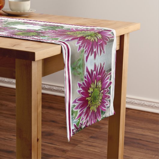 Fuchsia Pink Chrysanthemums Collage Table Runner Lange Tafelloper (Voorbeeld)