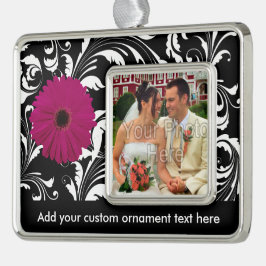 Fuchsia Pink Gerbera Daisy Black/White Swirl Girly Verzilverd Omlijst Ornament