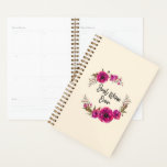 Fuchsia Poppies Floral WreatHappy Moederdag Planner<br><div class="desc">Een planner ontworpen met fuchsia roze poppies en decoratieve sprigs en bladeren in een cirkelvormige florale kreet. Gelukkig Moederdag, geschreven in een schattig trendy lettertype. Op de achterkant heeft dezelfde florale kreet met de woorden: hou van je moeder, in je hoofd geschreven. en elegant. Een digitaal afbeelding dat gebruikend de...</div>