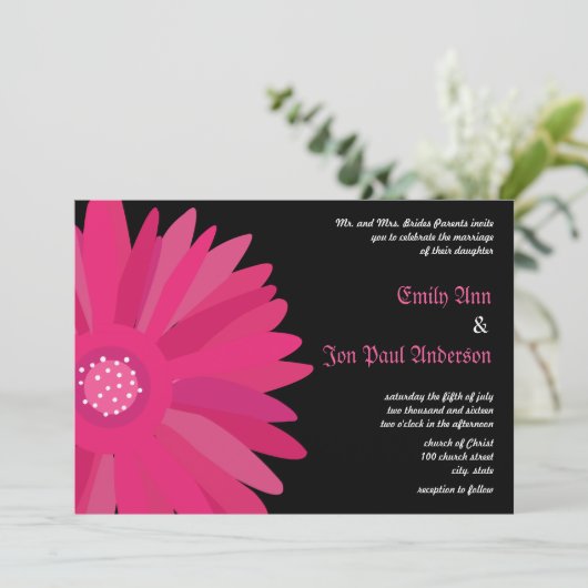 Fuchsia Raspberry Gerber Daisy Wedding Invitation Kaart (Staand voorkant)