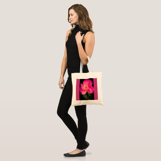 Fuchsia roos tote bag (Voorkant (model))