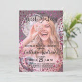 Fuchsia Roze Glitter Confetti Foto Sweet 16 Kaart (Staand voorkant)