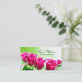 Fuchsia roze rozen op een lichtgroene achtergrond visitekaartje (Staand voorkant)