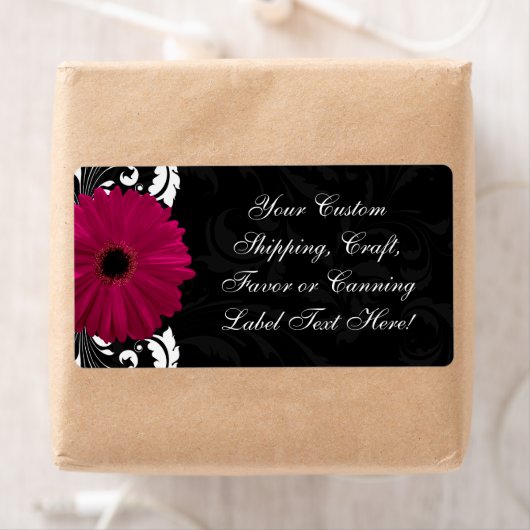 Fuchsia Scroll Gerbera Daisy w/Black en White Etiket (Insitu)
