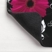 Fuchsia Scroll Gerbera Daisy w/Black en White Muismat (Hoek)