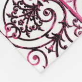Fuchsia scrollwork patroon fleece deken (Hoek)