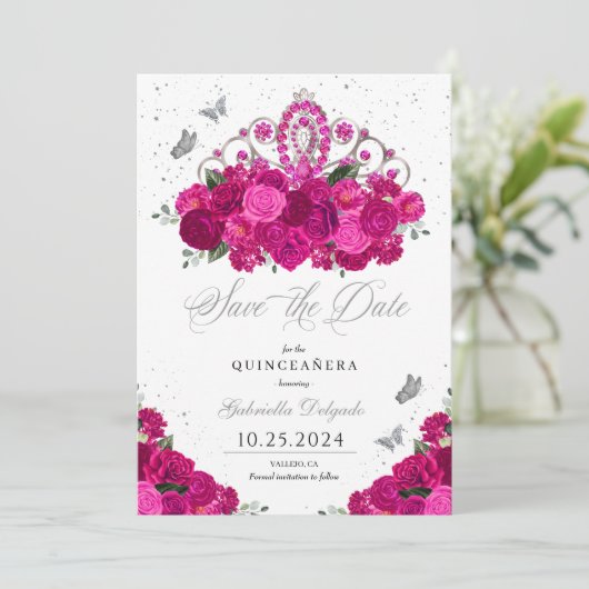 Fuchsia & Silver Tiara Save The Date Quinceañera Kaart (Staand voorkant)