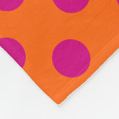 Fuchsia stippen op oranje fleece deken (Hoek)