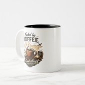 Fueled by Coffee & Wanderlust Tweekleurige Koffiemok (Voorkant links)