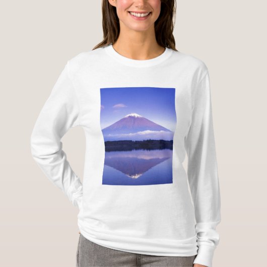 Fuji met lokulair wolk, meer van Motosu, T-shirt (Voorkant)