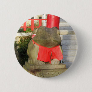 Fuku Kaeru 福 か る Fortune Frog met Red Yodarekake Ronde Button 5,7 Cm
