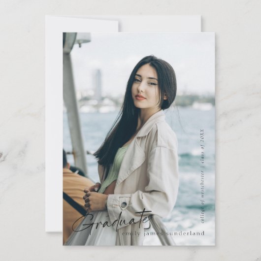 Full Bleed Modern Script Afstuderen Eenvoudige fot Aankondiging (Voorkant)