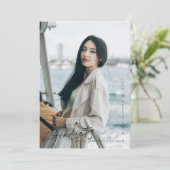 Full Bleed Modern Script Afstuderen Eenvoudige fot Aankondiging (Staand voorkant)