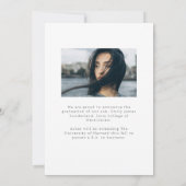 Full Bleed Modern Script Afstuderen Eenvoudige fot Aankondiging (Achterkant)