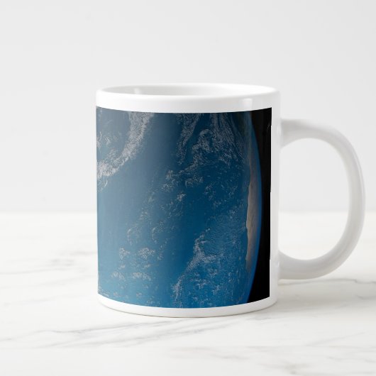 Full Earth met Noord- en Zuid-Amerika. Grote Koffiekop (Rechts)