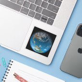Full Earth met Noord- en Zuid-Amerika. Sticker (Laptop met iPhone)