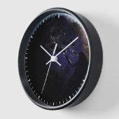 Full Earth met stadslichten van Europa 's nachts. (Hoek)