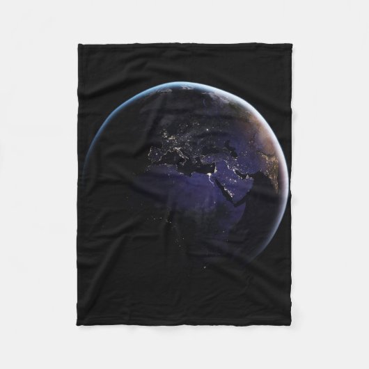 Full Earth met stadslichten van Europa 's nachts. Fleece Deken (Voorkant)
