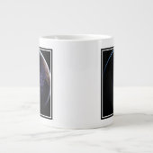 Full Earth met stadslichten van Europa 's nachts. Grote Koffiekop (Voorkant)