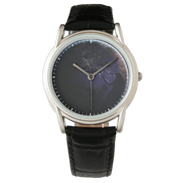 Full Earth met stadslichten van Europa 's nachts. Horloge (Voorkant)