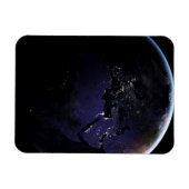 Full Earth met stadslichten van Europa 's nachts. Magneet (Horizontaal)