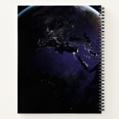 Full Earth met stadslichten van Europa 's nachts. Notitieboek (Achterkant)