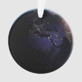 Full Earth met stadslichten van Europa 's nachts. Ornament (voorkant)