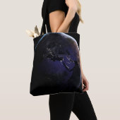 Full Earth met stadslichten van Europa 's nachts. Tote Bag (Dichtbij)