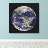 Full Earth toont een krachtig winterse Storm. Canvas Afdruk (Insitu (Houten vloer))
