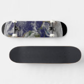 Full Earth toont een krachtig winterse Storm. Persoonlijk Skateboard (Horizontaal)