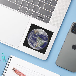Full Earth toont een krachtig winterse Storm. Sticker